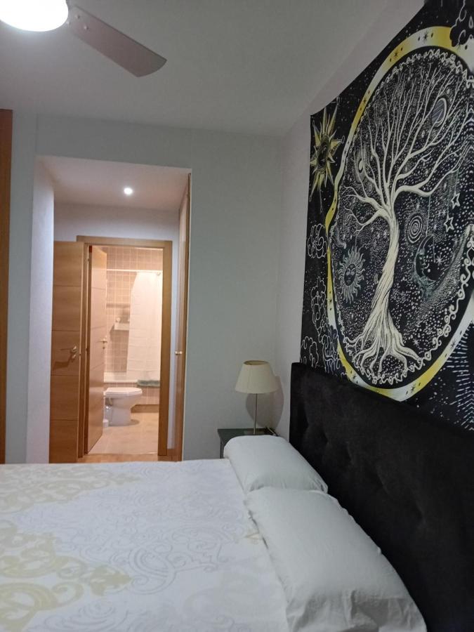 Habitaciones Individuales Wifi Tv Microondas Cerca Del Aeropuerto Madrid Habitacion Grande Wc Privado O Habitacion Pequena Wc Compartido Muy Tranquilas Bien Comunicadas Tren Metro Bus Facil Aparcamiento Сан-Себастиан-де-лос-Рейес Экстерьер фото