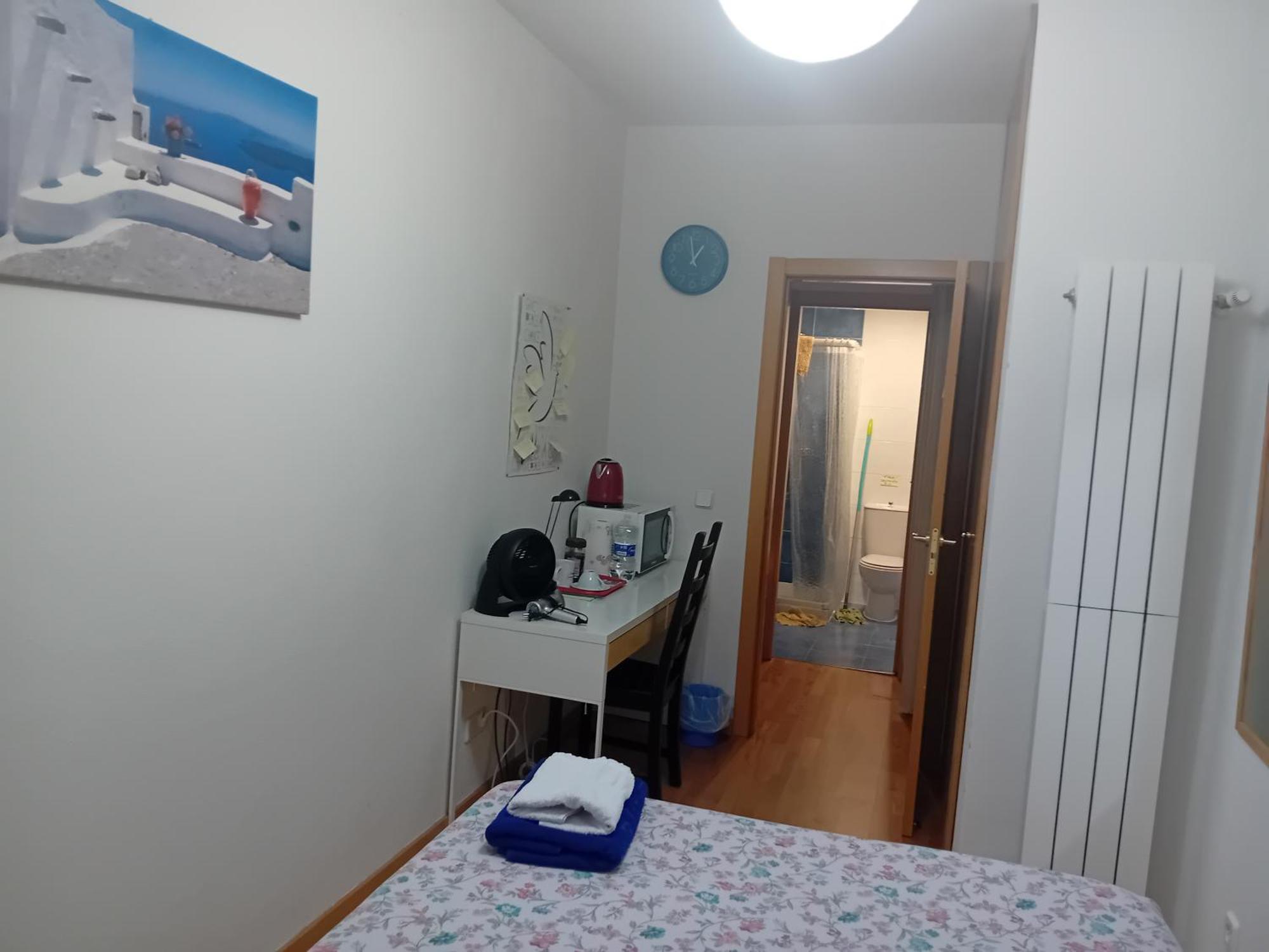 Habitaciones Individuales Wifi Tv Microondas Cerca Del Aeropuerto Madrid Habitacion Grande Wc Privado O Habitacion Pequena Wc Compartido Muy Tranquilas Bien Comunicadas Tren Metro Bus Facil Aparcamiento Сан-Себастиан-де-лос-Рейес Экстерьер фото