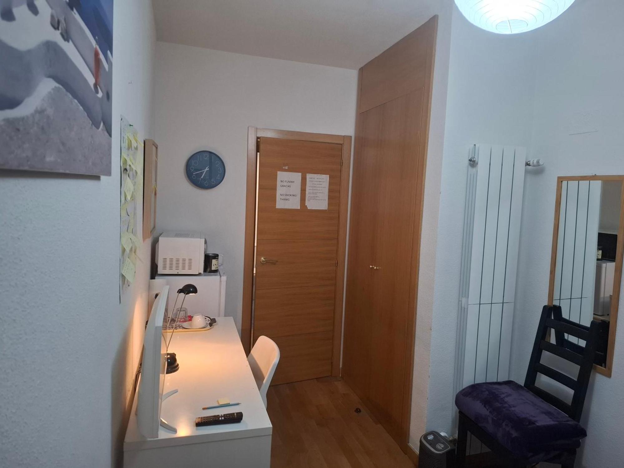 Habitaciones Individuales Wifi Tv Microondas Cerca Del Aeropuerto Madrid Habitacion Grande Wc Privado O Habitacion Pequena Wc Compartido Muy Tranquilas Bien Comunicadas Tren Metro Bus Facil Aparcamiento Сан-Себастиан-де-лос-Рейес Экстерьер фото